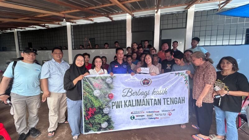 Salurkan Donasi, PWI Kalteng Berbagi Kasih