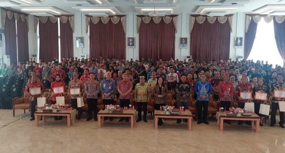 Bupati Kapuas Buka Bimtek Pengelolaan PPID Perangkat Daerah dan Desa