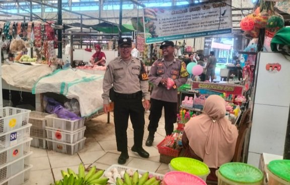 Patroli Dialogis Polsek Bukit Batu di Pasar Rakyat Tangkiling
