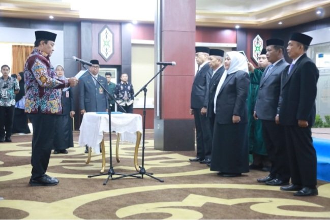 Lantik Pimpinan Baru BAZNAS Kalteng, Wagub Tekankan Integritas dan Profesionalitas