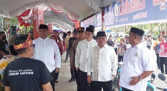 Bupati Kapuas Resmi Buka Pasar Ramadan 1447 H, 60 UMKM Ramaikan Stadion Panunjung Tarung