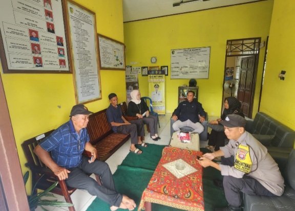 Polsek Sabangau Mediasi Aduan Warga di Kelurahan Bereng Bengkel