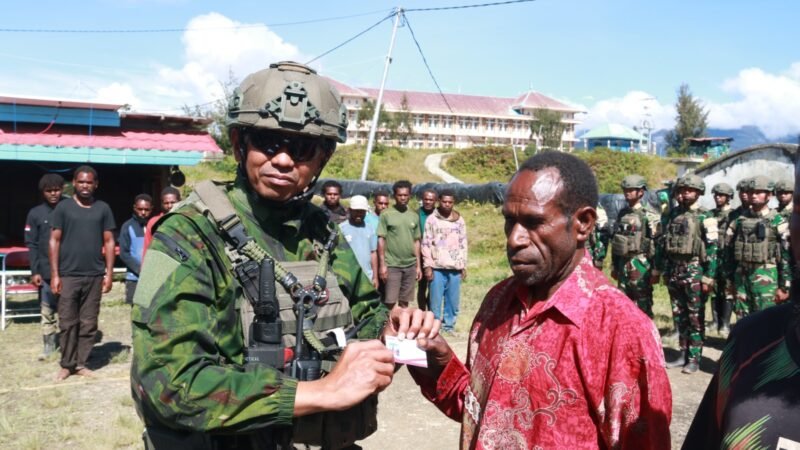 Kembali ke Pangkuan NKRI, Dua Anggota Kelompok Bersenjata di Intan Jaya Ucap Ikrar Setia