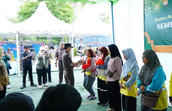 Kejati Kalteng Gelar Pasar Murah & Tanam Pohon Endemis Kalimantan