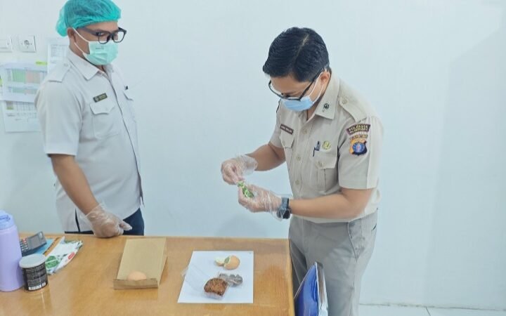 Sidokkes Polresta Palangka Raya Lakukan Pemeriksaan Keamanan Makanan MBG di Dapur SPPG