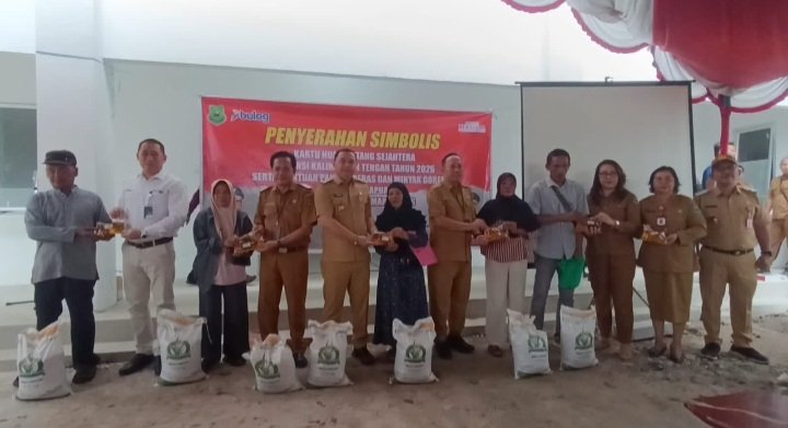 Kartu Huma Betang Sejahtera dan Bantuan Pangan Disalurkan di Kecamatan Selat