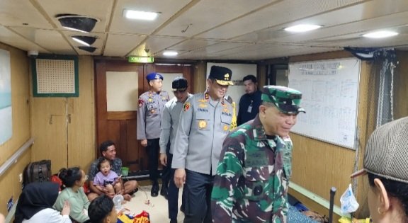 Tinjau Pelabuhan Sampit, Kapolda Kalteng Pastikan Mudik Aman & Keluarga Bahagia