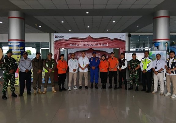 Amankan Arus Mudik Lebaran, Anggota Kodim 1016/Palangka Raya Jaga Bandara Tjilik Riwut