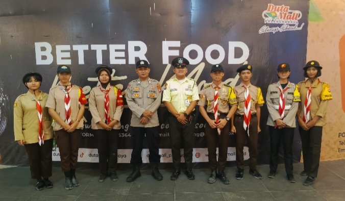 Satbinmas Polresta Palangka Raya Dampingi Karya Bakti Lebaran Pramuka Saka Bhayangkara