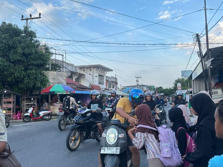 TK Islam Ainul Yaqin dan SDIT Kasongan Berbagi Takjil, Ajarkan Anak Nilai Kepedulian di Bulan Ramadan