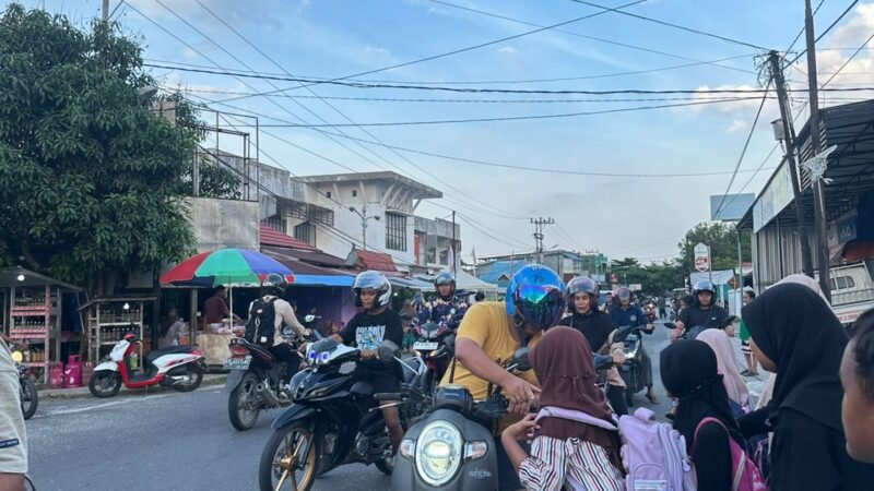 TK Islam Ainul Yaqin dan SDIT Kasongan Berbagi Takjil, Ajarkan Anak Nilai Kepedulian di Bulan Ramadan