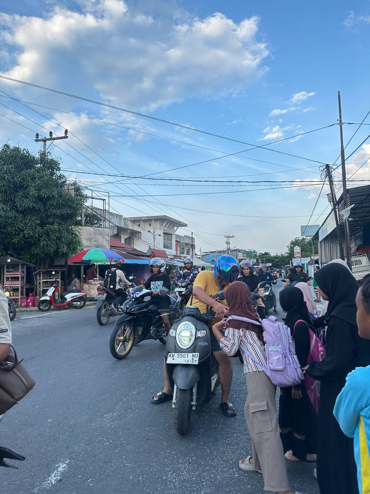 TK Islam Ainul Yaqin dan SDIT Kasongan Berbagi Takjil, Ajarkan Anak Nilai Kepedulian di Bulan Ramadan