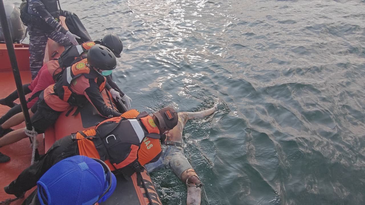 Lima Hari Menanti di Laut Seruyan: Irfan Ditemukan, Duka Menutup Harapan Keluarga ABK Triton 28