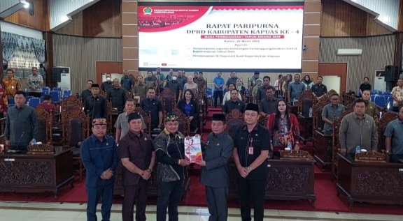 Bupati Kapuas Sampaikan LKPJ 2025 dan Ajukan 10 Raperda ke DPRD