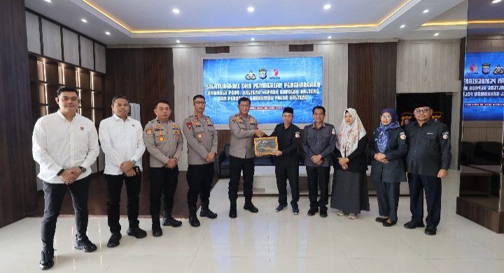 Sukses Amankan Pilkada, Bawaslu RI Anugerahi Penghargaan kepada Kapolda Kalteng