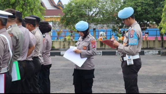 Seksi Propam Polresta Palangka Raya Cek Absensi Personel Jelang Apel, Pertahankan Kedisiplinan