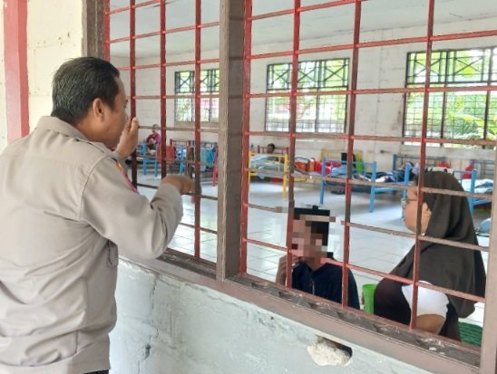 Sambang Humanis, Bhabinkamtibmas Polsek Bukit Batu Datangi Panti Rehabilitasi di Marang