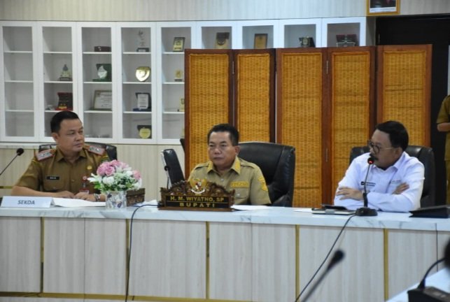 Bupati Kapuas Fasilitasi Mediasi Sengketa Lahan Plasma di Mantangai