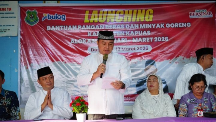 Wabup Kapuas Luncurkan Bantuan Pangan Beras dan Minyak Goreng di Dadahup