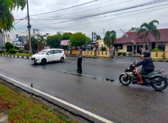 Polsek Pahandut Gelar Gatur Jaga Kelancaran Lalu Lintas di Jalan A Yani