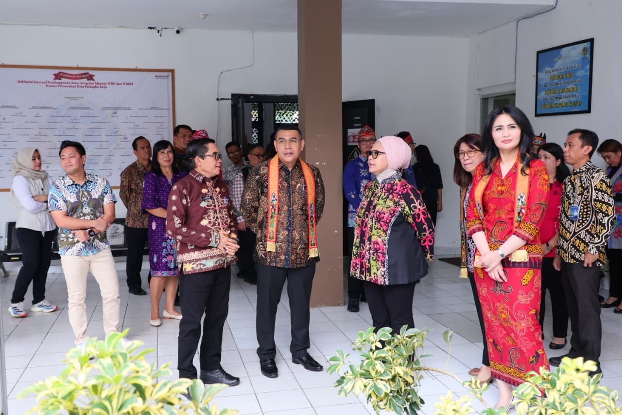 Sentuh Langsung Pelayanan Warga, Wamen Ossy Ingin Urusan Tanah di Palangka Raya Makin Mudah