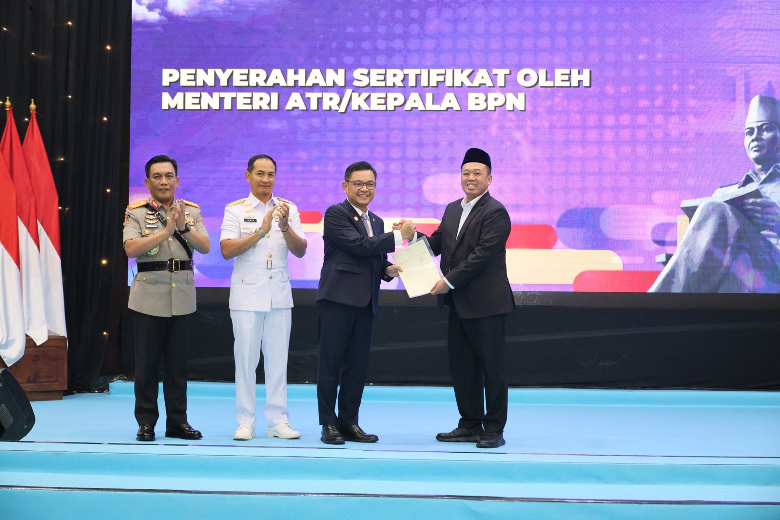 Menteri Nusron Serahkan Sertipikat Aset Lemhannas RI di HUT ke-61