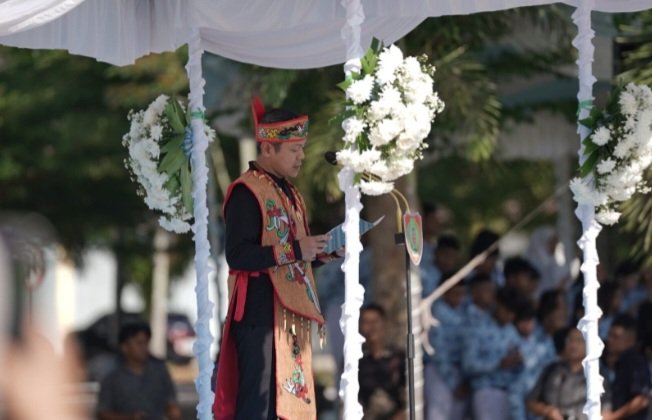 Ikuti Upacara Hardiknas di Kalteng Wamendikdasmen Tegaskan Transformasi Pendidikan Berbasis Lingkungan & Sinergi Daerah