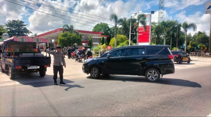 Polsek Bukit Batu Bantu Atur Antrean BBM di SPBU