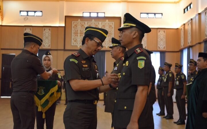 R Firmansyah & Herman Kondo Siriwa Resmi Jabat Kajari Barut & Mura
