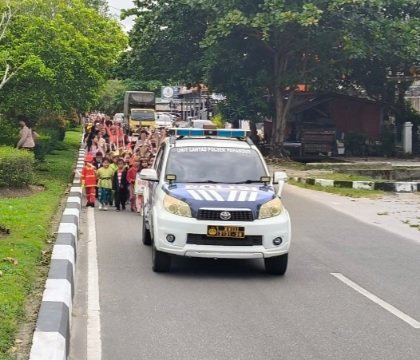 Polsek Pahandut Kawal Pawai Hari Kartini