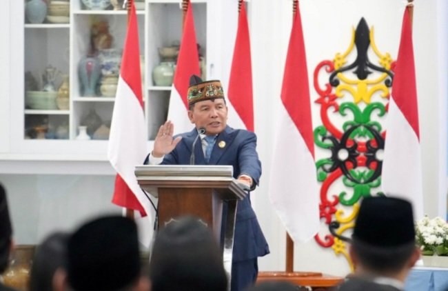 Gubernur Lantik Enam Pejabat Tinggi Pratama: Jabatan Bukanlah Hadiah melainkan Amanah