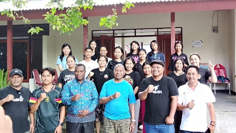 Gubernur Papua Barat Kunjungi Penginapan Kontingen Pesparawi Kalteng, Beri Semangat Raih Prestasi