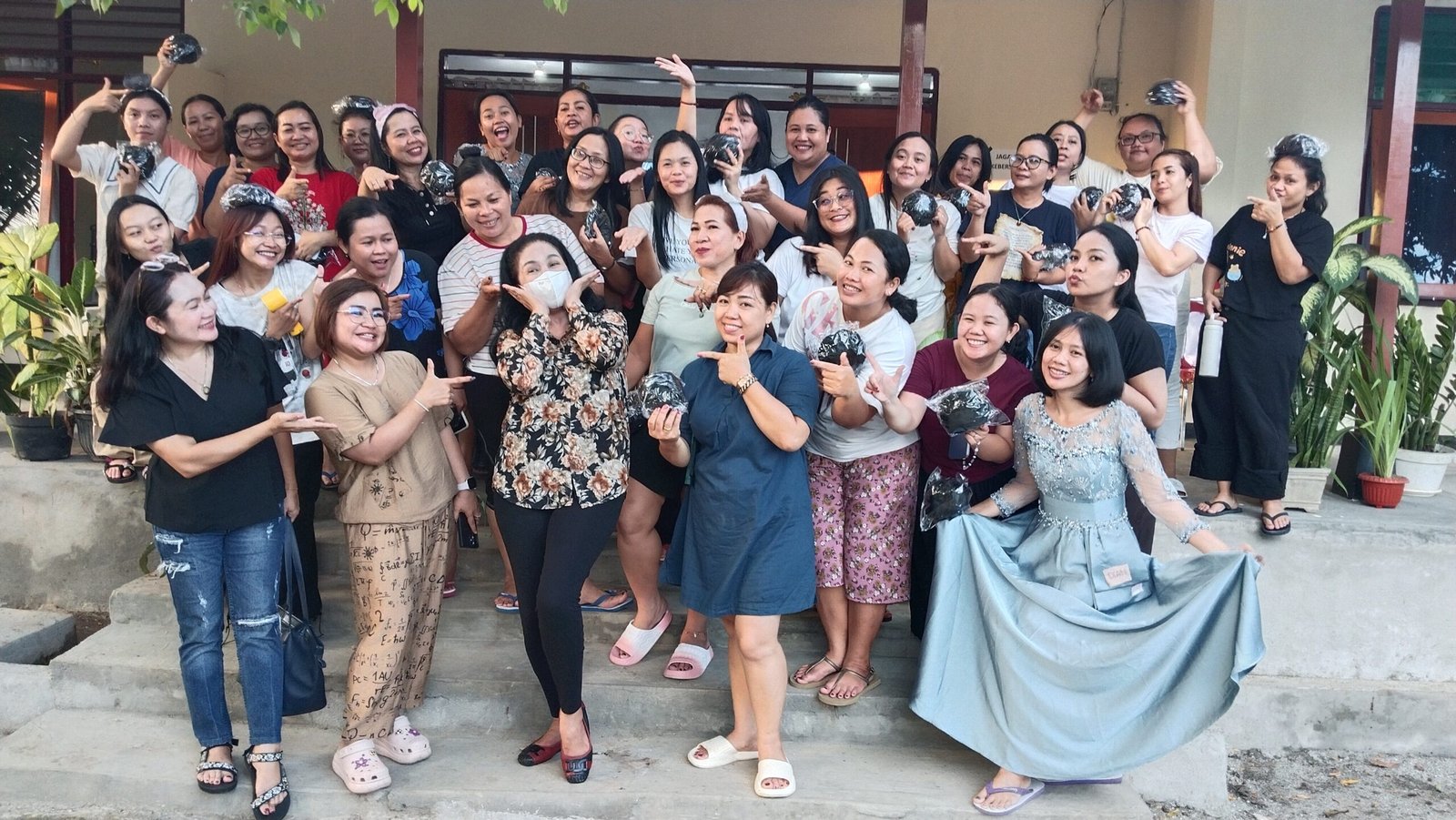 Lynda Kristiane Perdie Beri Semangat Kontingen Pesparawi Murung Raya di Manokwari