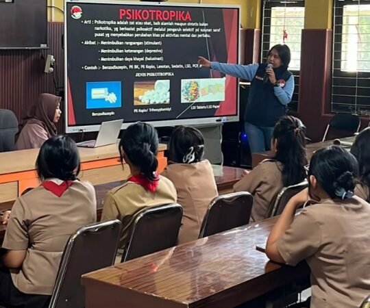 Satresnarkoba Polresta Beri Penyuluhan Bahaya Narkotika di SMAN 1 Palangka Raya
