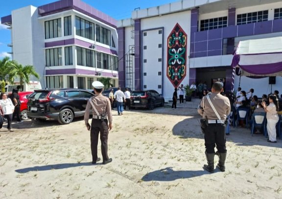 Polresta Palangka Raya Amankan Kegiatan KKR Pastor Andi Simon di IAKN