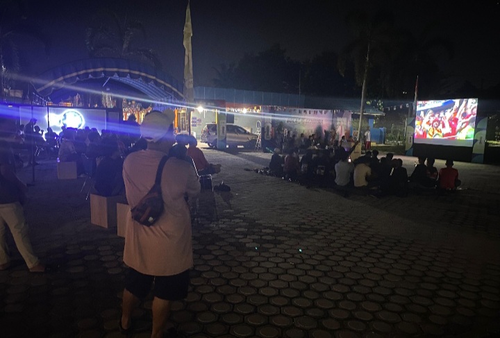 Pererat Kebersamaan, Anggota Kodim 1016/Plk & Masyarakat Nobar Piala Dunia