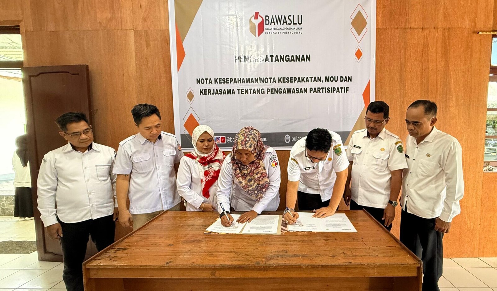 Diskominfostandi dan Bawaslu Pulang Pisau Sepakat Bersinergi, Fokus Pengawasan Pemilu dan Keterbukaan Informasi
