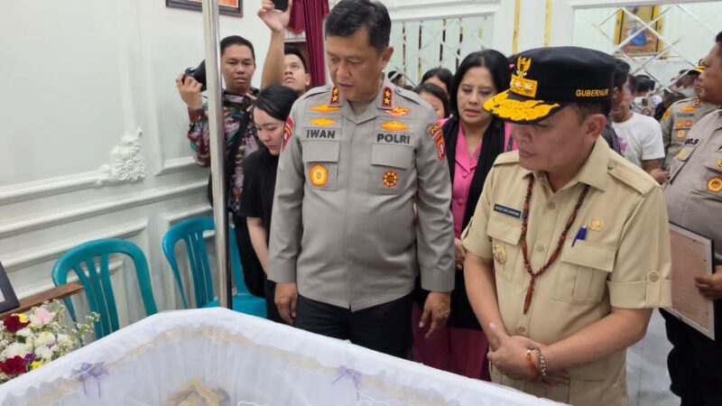 Kapolda & Gubernur Kalteng Melayat ke Rumah Duka Almarhum Aipda Yudhi Perdana Putra