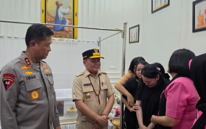Gubernur & Kapolda Melayat ke Rumah Duka Polisi yang Gugur saat Penggerebekan Bandar Narkoba