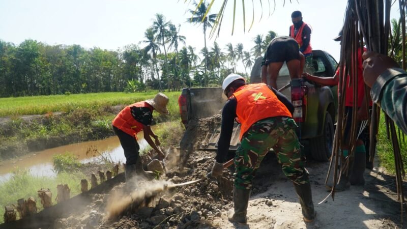 TMMD Ke-129 Genjot Peningkatan Jalan 1,2 Km di Desa Bandaraya, Warga Ikut Gotong Royong