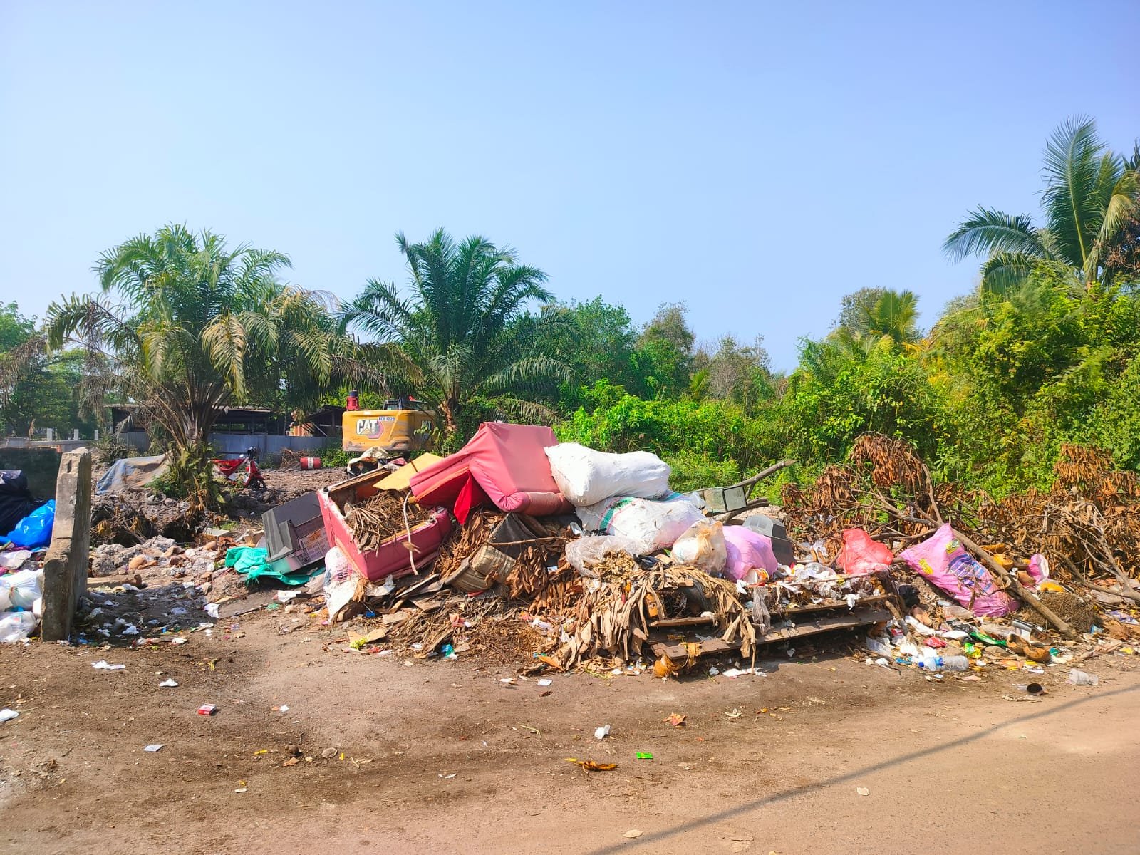 Sampah di TPS Meluber, Warga Keluhkan Bau dan Potensi Penyakit