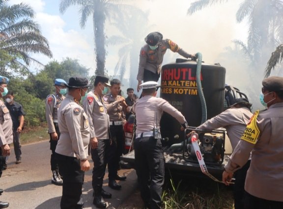 Tinjau Penanganan Karhutla di Sampit, Kapolda: Prioritaskan Pemadaman di Titik Terbakar