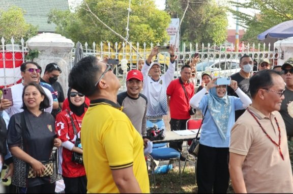 Meriahkan HUT ke-81 RI, Kapolda Kalteng Ikuti Berbagai Perlombaan di Istana Isen Mulang