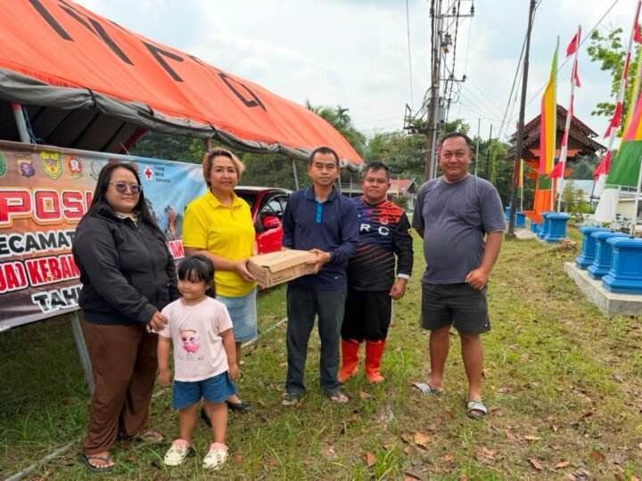 Dukung Tim Pemadam Karhutla, DPRD Gumas Beri Bantuan untuk Jaga Stamina Petugas