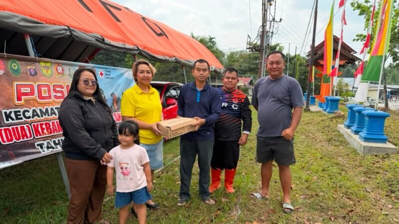 Dukung Tim Pemadam Karhutla, DPRD Gumas Beri Bantuan untuk Jaga Stamina Petugas