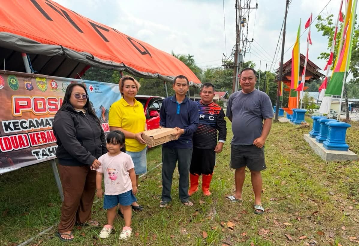 Dukung Tim Pemadam Karhutla, DPRD Gumas Beri Bantuan untuk Jaga Stamina Petugas
