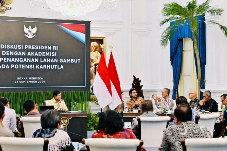 Dua Akademisi UPR Diundang Presiden Bahas Tata Kelola Gambut Nasional di Istana