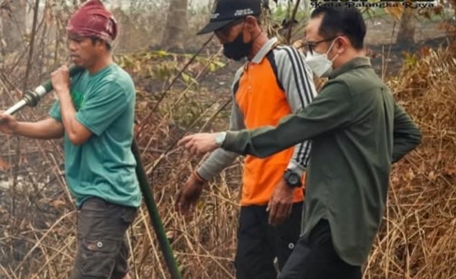 Fairid Tinjau Kebakaran Lahan di Maduhara Ujung, Apresiasi Kerja Cepat Petugas Gabungan