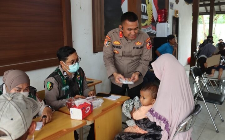 Peduli Warga Terdampak Karhutla, Serdik Sespimen Polri Dikreg 67 Bagikan Masker dan Vitamin