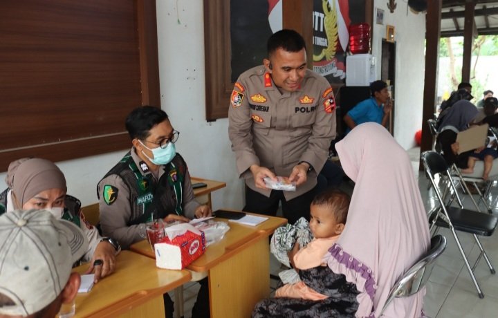 Peduli Warga Terdampak Karhutla, Serdik Sespimen Polri Dikreg 67 Bagikan Masker dan Vitamin